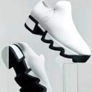 New: IRI WES White LOW TOP SNEAKER